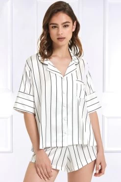 Bluebella - Alma Satin Pyjama Set - Weiss Blau