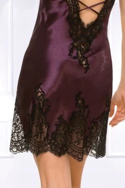 Coemi - Jemma Satin Negligé - Damson/Schwarz 21 Coemi - Jemma Satin Negligé - Damson/Schwarz -Unterwäsche Rabatt COEMI JEMMA NIGHTDRESS DAMSON BLACK 8 1280x1280