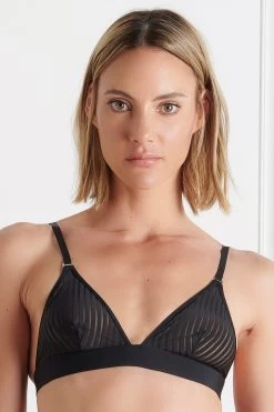 Maison Close - Bande à Part Triangel BH - Schwarz 24 Maison Close - Bande à Part Triangel BH - Schwarz -Unterwäsche Rabatt MAISON CLOSE BANDE A PART TRIANGLE BH BLACK 1 1280x1280