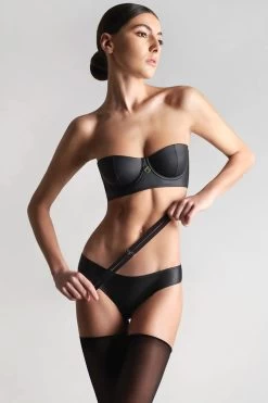 Maison Close - Chambre Noire Bustier BH - Wetlook Schwarz 15 Maison Close - Chambre Noire Bustier BH - Wetlook Schwarz -Unterwäsche Rabatt MAISON CLOSE CHAMBRE NOIR BUSTIER SCHWARZ 12 1280x1280