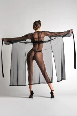 Maison Close - Madame Reve Mesh Kimono - Schwarz -Unterwäsche Rabatt MAISON CLOSE MADAME REVE KIMONO LONG SCHWARZ 3 1280x1280