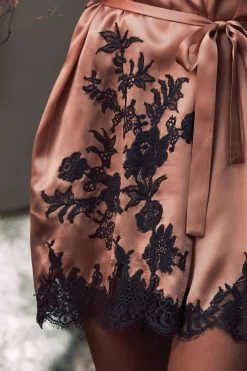 Marjolaine - Phenix Seiden Kimono - Puder/Anthrazit -Unterwäsche Rabatt MARJOLAINE PHENIX SHORT KIMONO 3PHE2001 BOUDOIR ARDOISE 1 1280x1280