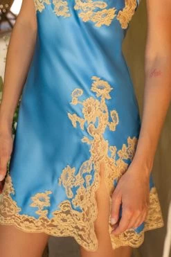 Marjolaine - Seiden Negligee - Hellblau -Unterwäsche Rabatt MARJOLAINE SEIDE NEGLIGEE 3MAR0105 4465 BLEUET NUDE 3 1280x1280